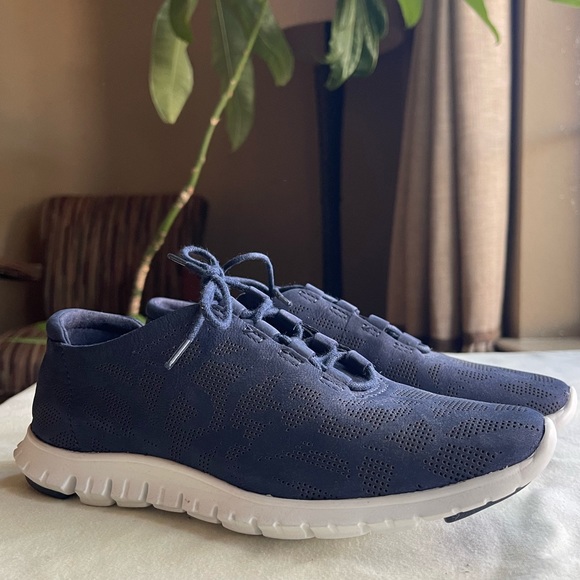 Cole Haan Sneakers NEW!! Size 5 Navy Blue - Picture 1 of 6